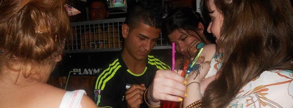 Hậu trường - Phát cuồng vì cầu thủ giống Ronaldo như hai giọt nước (Hình 6).