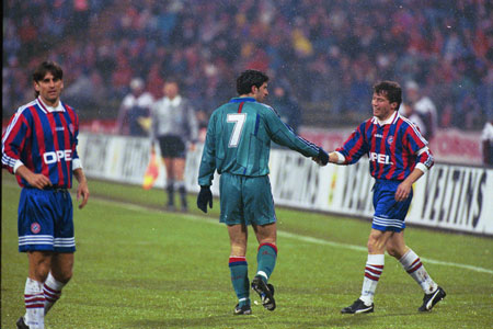 Bóng đá Quốc tế - Ngược dòng lịch sử những cuộc đối đầu của Bayern và Barca (Hình 9).
