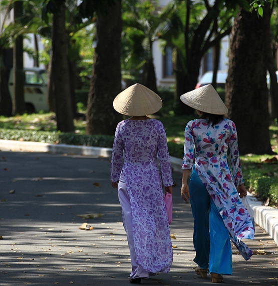 Hồ sơ - Báo Trung Quốc mê mẩn áo dài của thiếu nữ Việt (Hình 14).