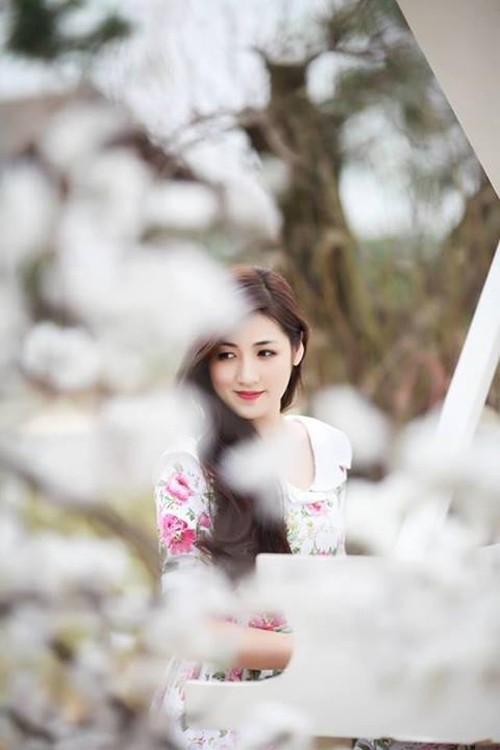 Giải trí - Hà Hồ khoe ảnh giao thừa 'tự sướng', Hoàng Thùy Linh lên vedette