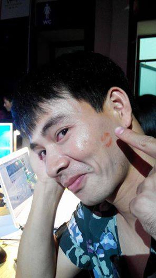Giải trí - Hà Hồ khoe ảnh giao thừa 'tự sướng', Hoàng Thùy Linh lên vedette (Hình 3).