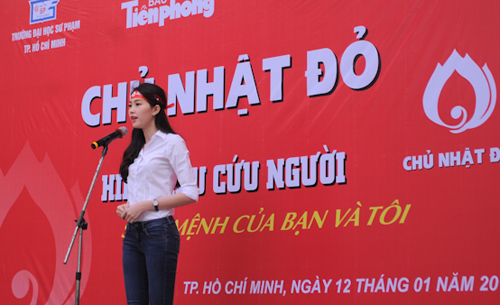 Sự kiện - HH Thu Thảo và Trà Ngọc Hằng rạng ngời ngày 'Chủ nhật đỏ' (Hình 7).