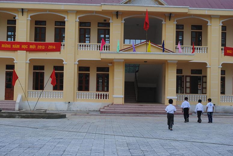 Miền trung - Hà Tĩnh: Ngày khai trường, giáo viên nhiều hơn học sinh