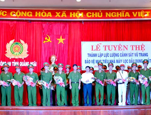 Miền trung - Lập đội cảnh sát bảo vệ nhà máy lọc dầu Dung Quất