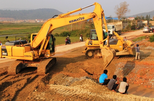 Miền trung - Gấp rút hoàn thành đường vào nơi an táng Đại tướng (Hình 3).