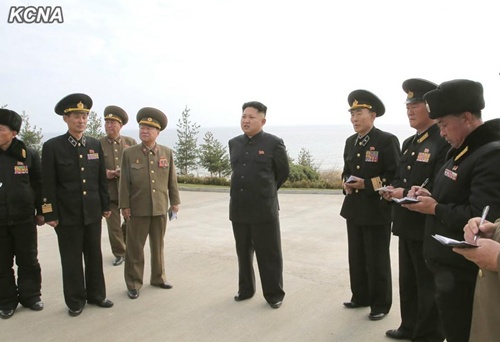 Tiêu điểm - Kim Jong-un viếng mộ lính thủy chết vì tàu chìm (Hình 7).