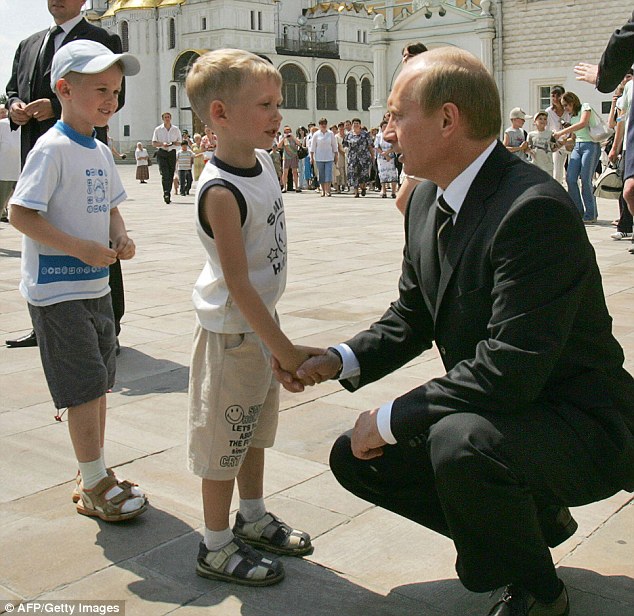Tiêu điểm - Tổng thống Putin bất ngờ ra lệnh quan chức gọi người thân về nước ? 