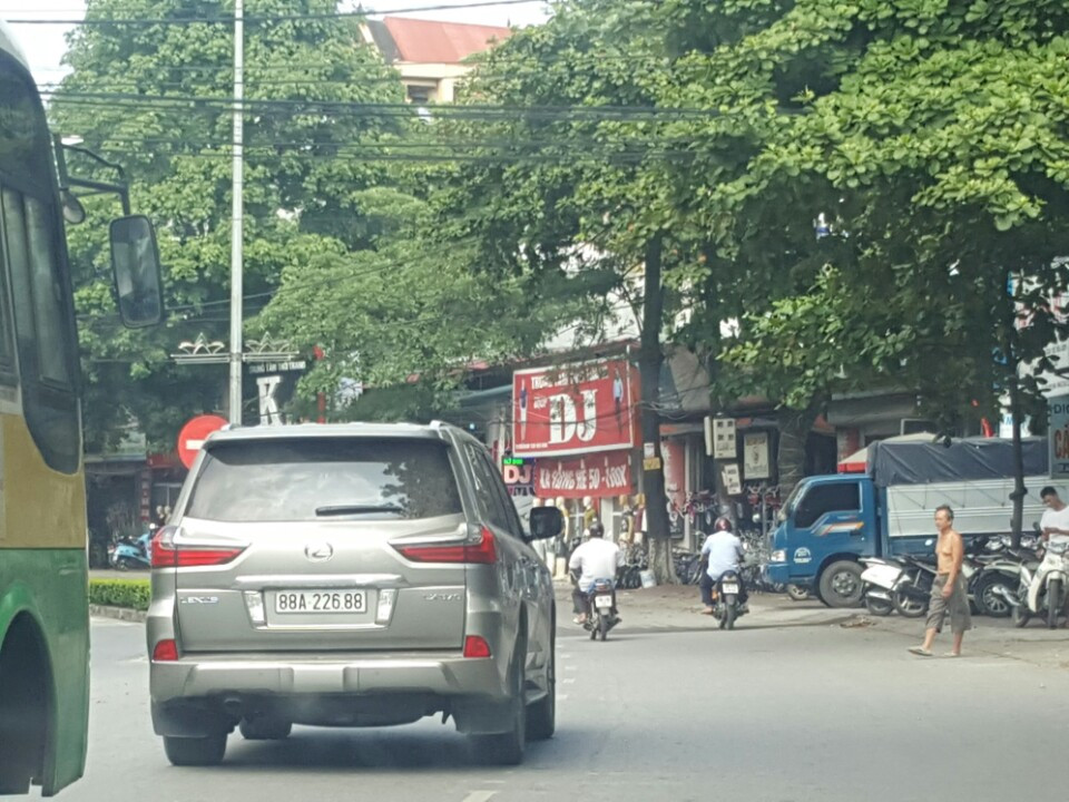 An ninh - Hình sự - Choáng váng với những siêu xe ‘biển nhảy’ cực Vip tại Vĩnh Phúc (Hình 4).