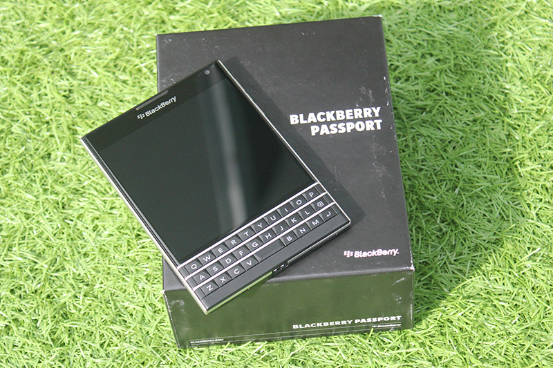 Đánh giá - Cận cảnh Blackberry Passport bàn phím Full QWERTY giá 5,7 triệu