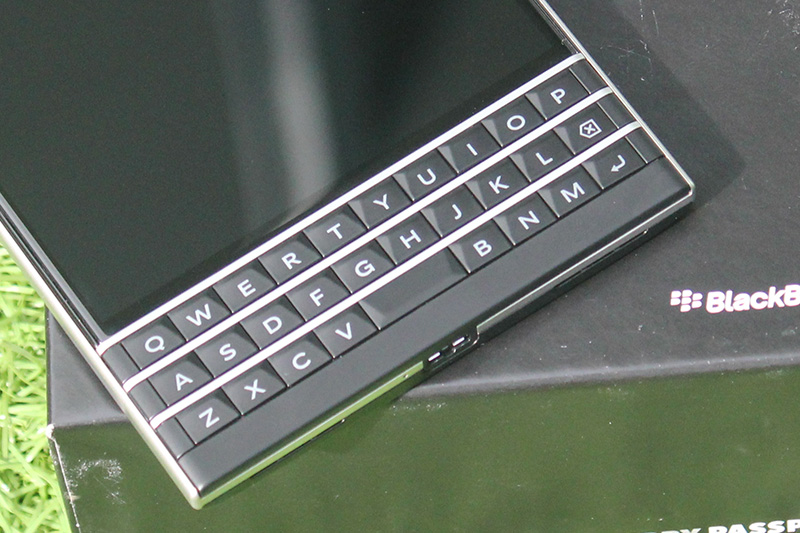 Đánh giá - Cận cảnh Blackberry Passport bàn phím Full QWERTY giá 5,7 triệu (Hình 5).