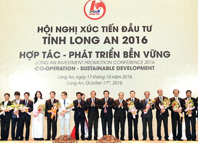 Chính trị - Thủ tướng Nguyễn Xuân Phúc dự Hội nghị xúc tiến đầu tư tỉnh Long An