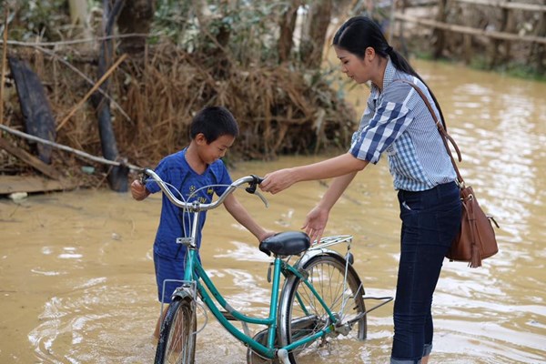 Sự kiện - Á hậu Huyền My nói gì khi bị so sánh tiền từ thiện với Phan Anh? (Hình 6).