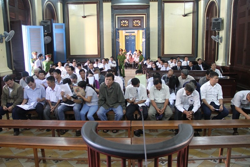 An ninh - Hình sự - Phiên xét hỏi đại án ‘ăn’ VAT: Công chức hải quan thay đổi lời khai