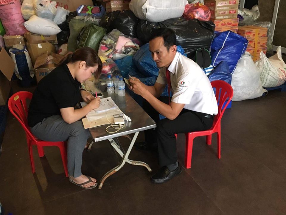 Ngôi sao - Mr Đàm biến biệt thự triệu đô thành kho để đồ ủng hộ miền Trung (Hình 6).