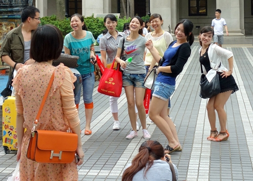 Tiêu điểm - Vì sao du khách Trung Quốc luôn “xấu xí” trong mắt người nước ngoài (Hình 2).