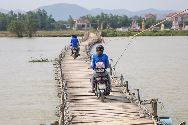 Ngôi sao - Phạm Hương hài lòng về chuyến đi từ thiện về vùng lũ miền Trung (Hình 2).