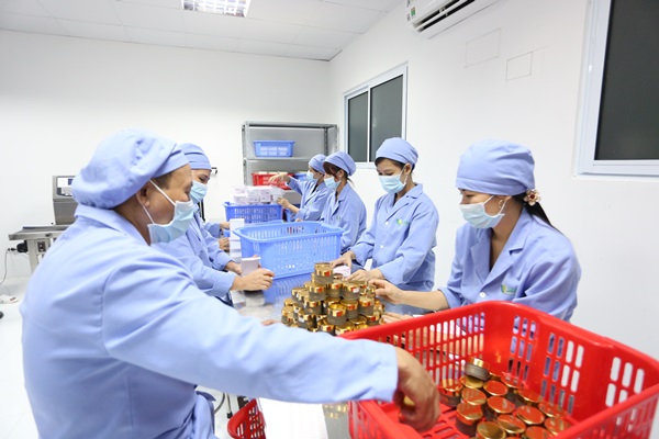 Làm đẹp - Vì sao phái nữ thích dùng mỹ phẩm thiên nhiên?