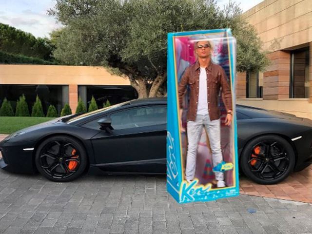 Thú chơi - Khó đỡ với loạt ảnh châm biến Ronaldo bên siêu xe Lamborghini (Hình 6).