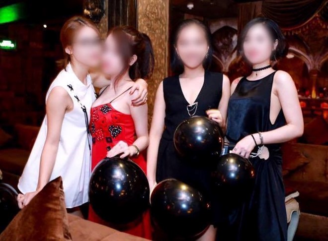 Dậy sóng mạng - Hot girl Hà Nội nhập viện, liệt tay chân vì hút bóng cười (Hình 2).