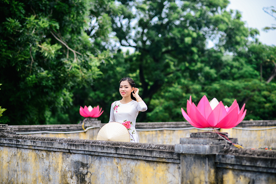 Dậy sóng mạng - Ngắm thiếu nữ Hà thành dịu dàng trong những tà áo dài duyên dáng