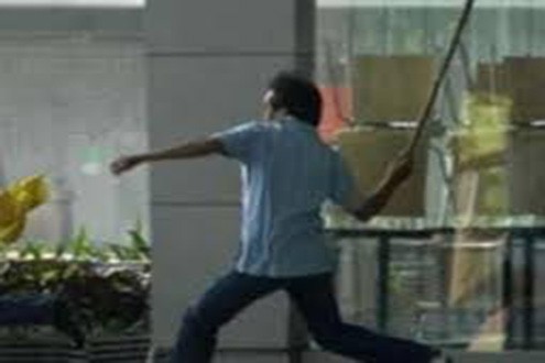 Tư vấn - Đập ph&aacute; đồ đạc của gia đ&igrave;nh, c&oacute; bị xử l&yacute; kh&ocirc;ng?