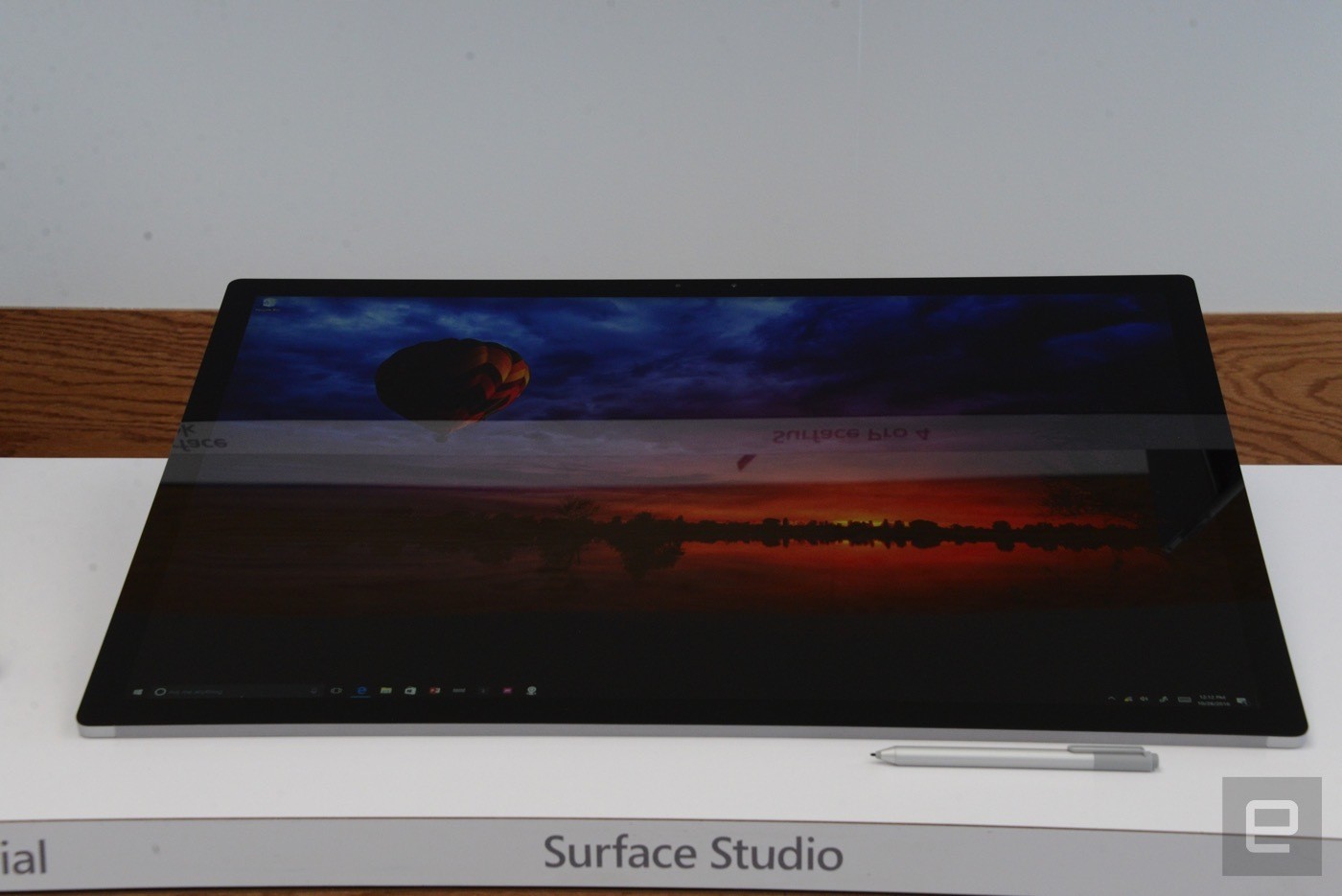 Sản phẩm - Microsoft ra mắt Surface Studio 'đối chọi' với iMac của Apple (Hình 2).