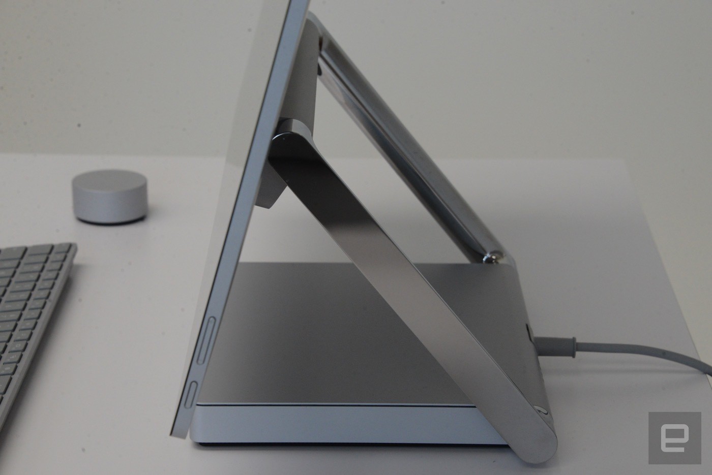 Sản phẩm - Microsoft ra mắt Surface Studio 'đối chọi' với iMac của Apple (Hình 3).