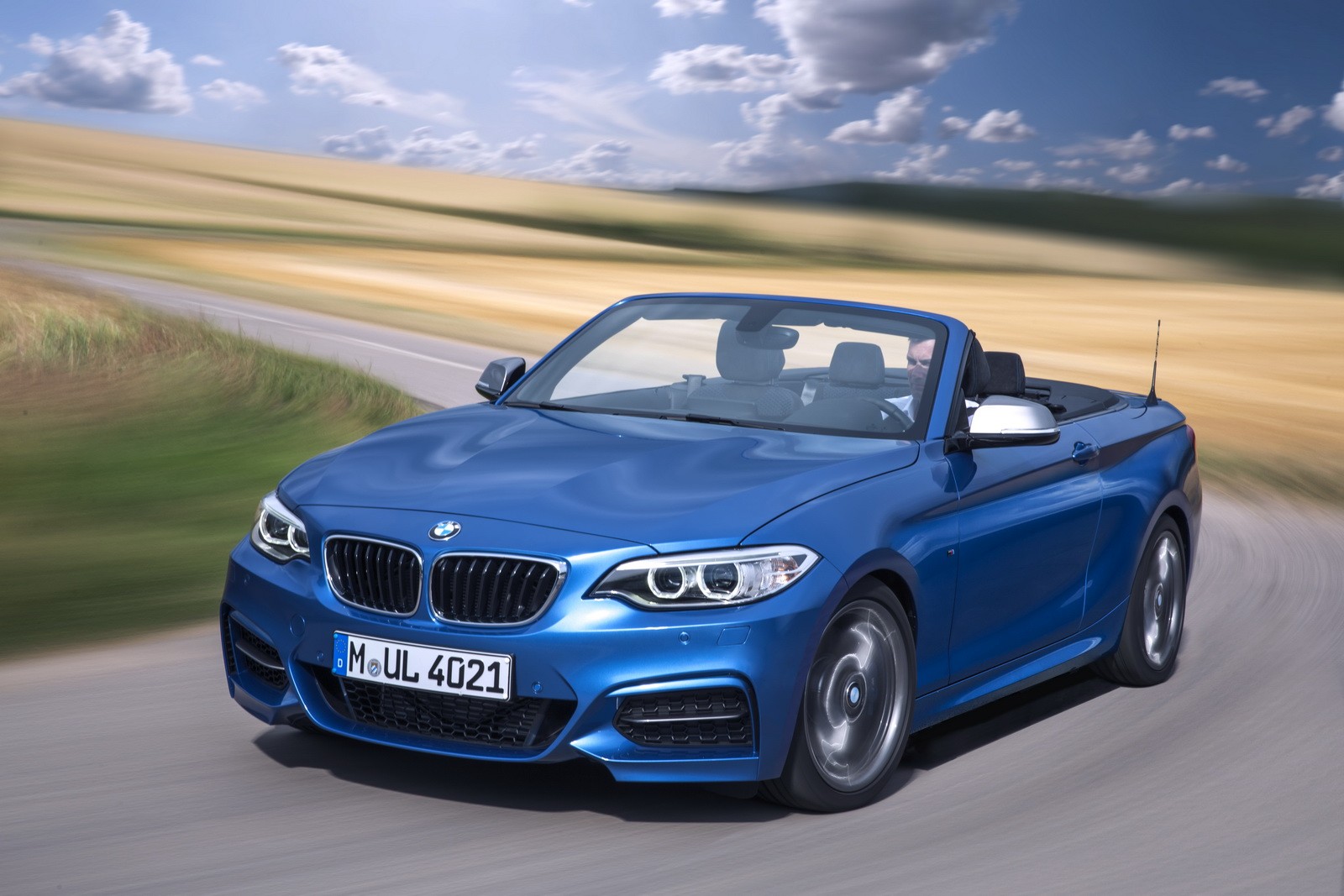 Tin tức xe - BMW M240i Convertible 2017- 'Ông hoàng' của dòng xe mui trần (Hình 2).