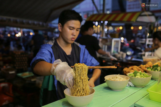 Dân sinh - Mì bay - món ăn 'hot' nhất Sài Gòn bây giờ (Hình 9).