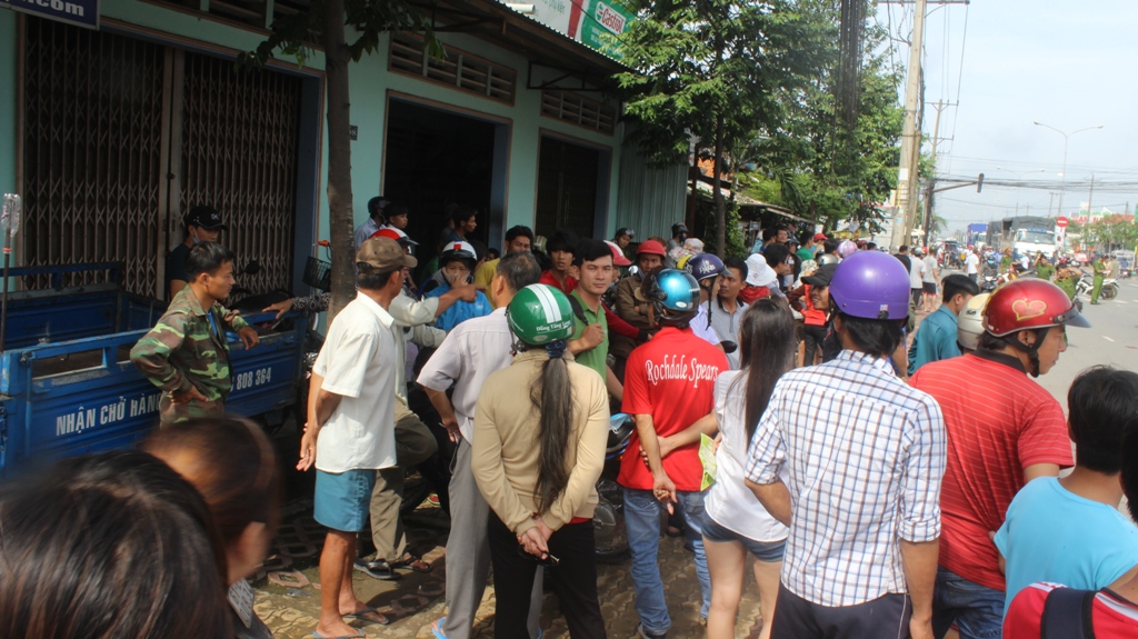 Tin nhanh - Xe buýt nghi vượt đèn cán chết nam thanh niên (Hình 4).