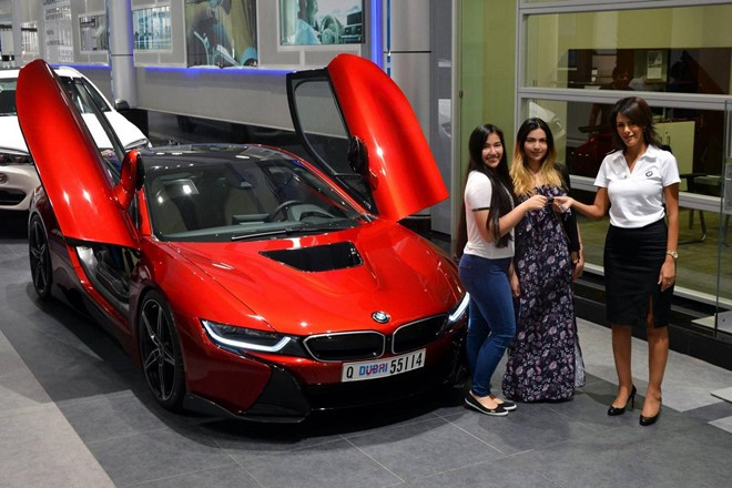 Thú chơi - Công chúa Abu Dhabi bên 'hàng độc' BMW i8