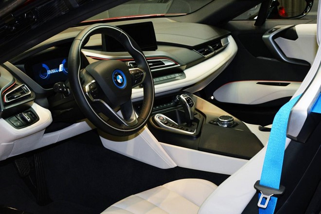 Thú chơi - Công chúa Abu Dhabi bên 'hàng độc' BMW i8 (Hình 5).