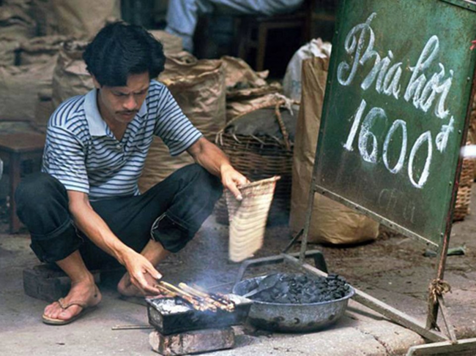 Tin cũ - Bia hơi vỉa hè Hà Nội những năm 1990 (Hình 4).