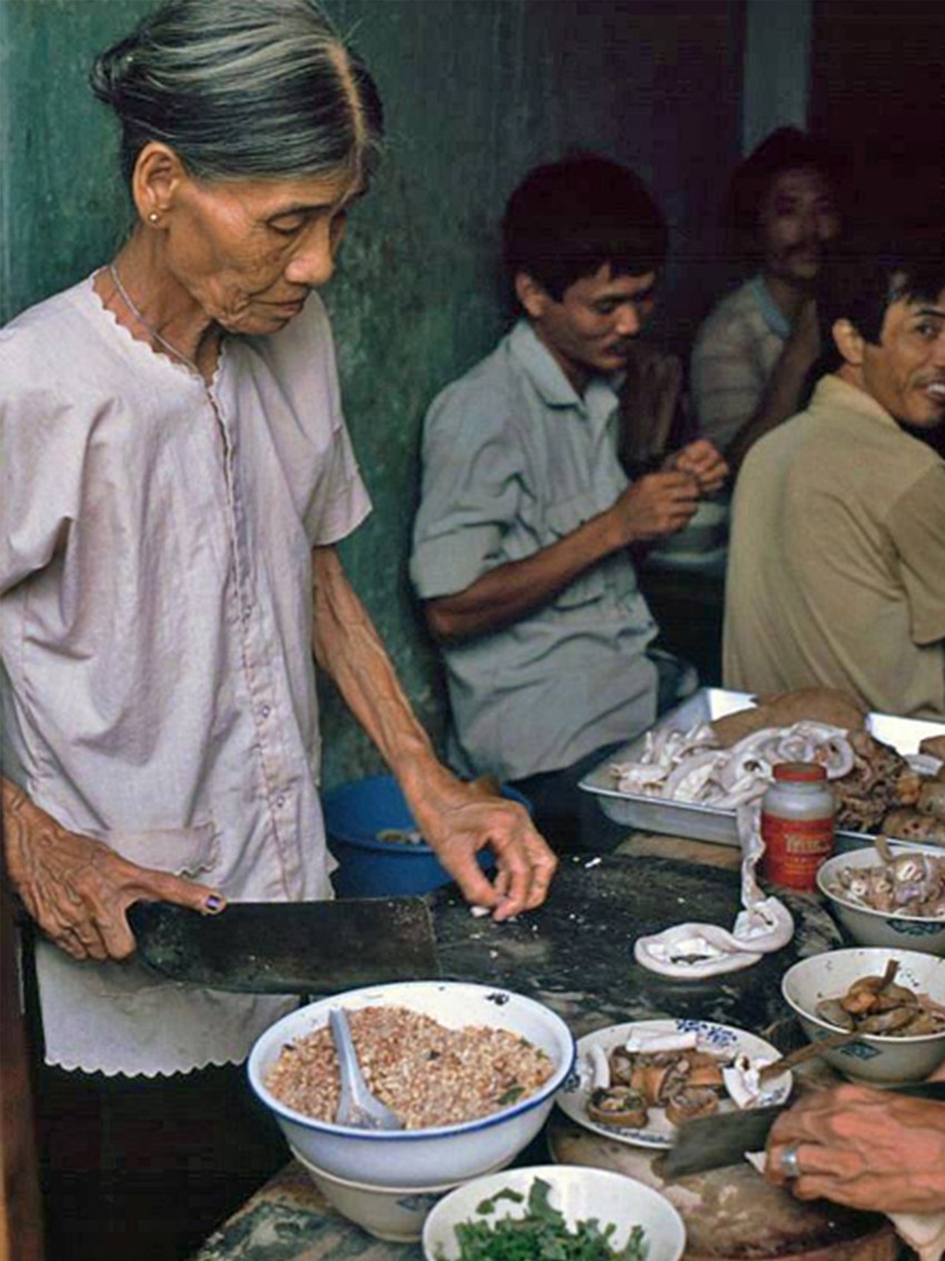 Tin cũ - Bia hơi vỉa hè Hà Nội những năm 1990 (Hình 8).