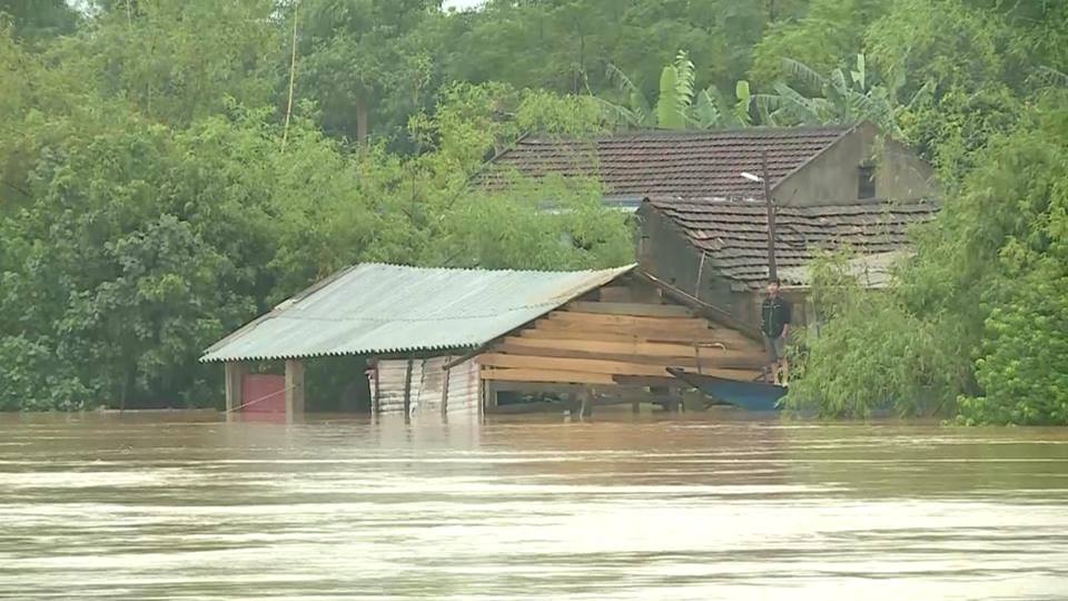 Dân sinh - Lũ chồng lên lũ, hàng ngàn ngôi nhà tại Quảng Bình lại bị ngập chìm (Hình 2).