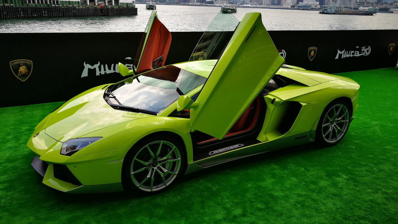 Thị trường - Ngắm Lamborghini Aventador màu rắn xanh cực 'độc' (Hình 4).