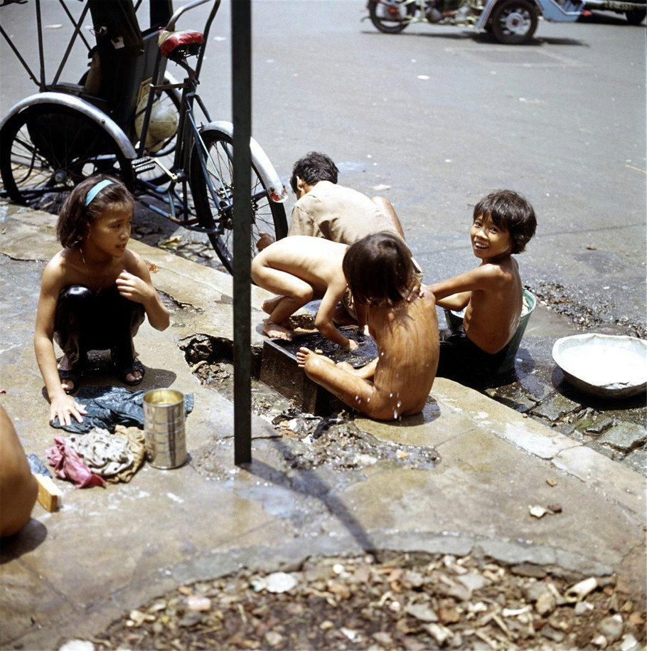 Tin cũ - Ảnh độc về trẻ em miền Nam 1967 qua ống k&iacute;nh người Mỹ (H&igrave;nh 8).