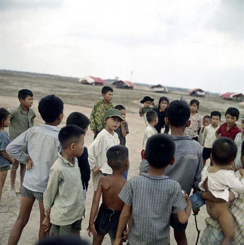Tin cũ - Ảnh độc về trẻ em miền Nam 1967 qua ống k&iacute;nh người Mỹ (H&igrave;nh 14).