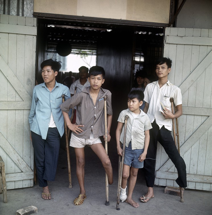 Tin cũ - Ảnh độc về trẻ em miền Nam 1967 qua ống k&iacute;nh người Mỹ (H&igrave;nh 26).