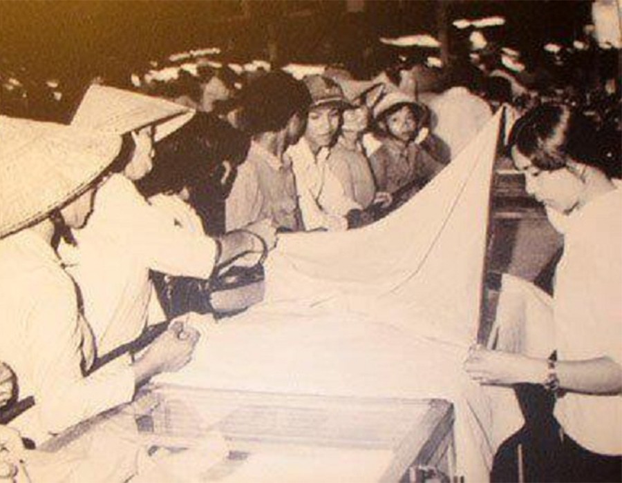 Tin cũ - Chùm ảnh: tem phiếu, xếp hàng thời bao cấp (Hình 18).