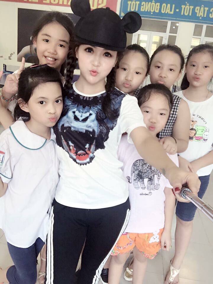 Mạng ảo - Đời thực - Cô giáo tiểu học xinh như búp bê và món quà 20/11 đặc biệt từ ông xã (Hình 7).