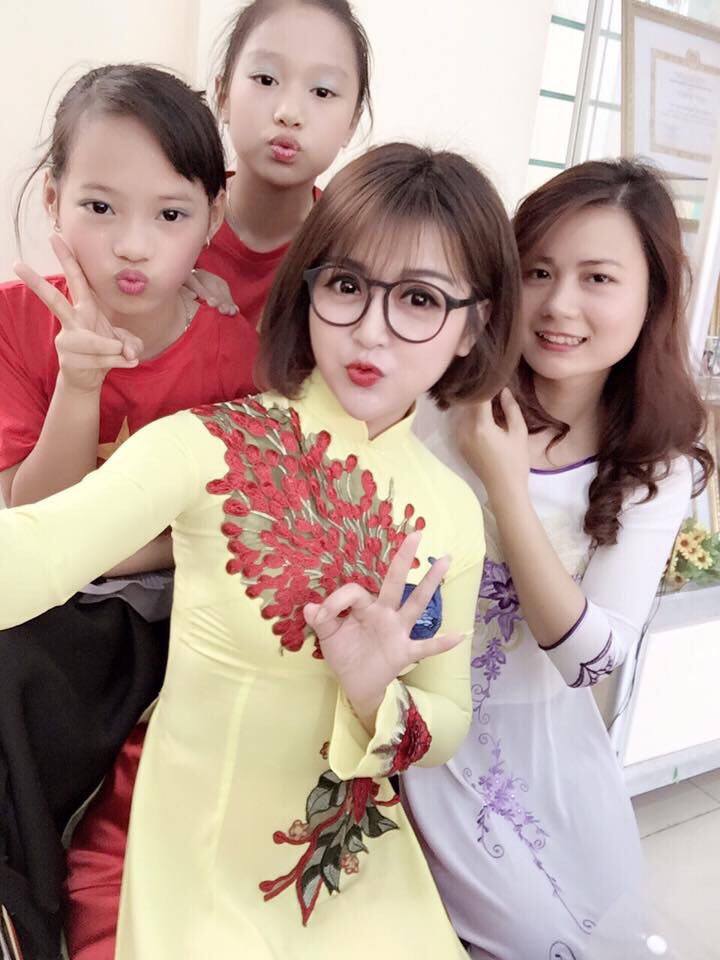 Mạng ảo - Đời thực - Cô giáo tiểu học xinh như búp bê và món quà 20/11 đặc biệt từ ông xã (Hình 11).