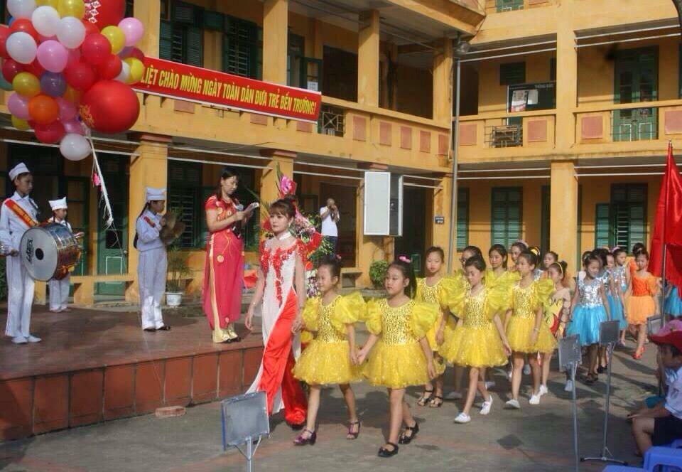 Mạng ảo - Đời thực - Cô giáo tiểu học xinh như búp bê và món quà 20/11 đặc biệt từ ông xã (Hình 10).
