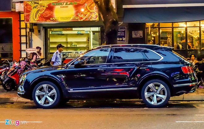 Thú chơi - Ảnh Bentley Bentayga - siêu SUV giá 19 tỷ đồng ở Sài Gòn (Hình 2).