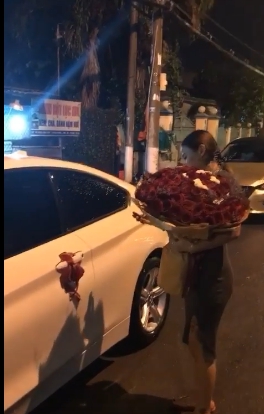 Mạng ảo - Đời thực - Danh t&iacute;nh 'so&aacute;i ca' tặng si&ecirc;u xe cho vợ nh&acirc;n 10 năm ng&agrave;y cưới (H&igrave;nh 4).