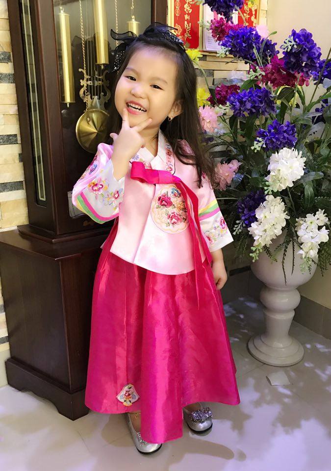 Dậy s&oacute;ng mạng - C&ocirc; b&eacute; mặc đồ H&agrave;n Quốc xinh ngất ng&acirc;y g&acirc;y b&atilde;o mạng l&agrave; ai? (H&igrave;nh 6).