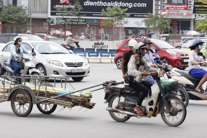 Xã hội - ‘Máy chém di động’ ồ ạt tái xuất trên đường phố Thủ đô (Hình 2).