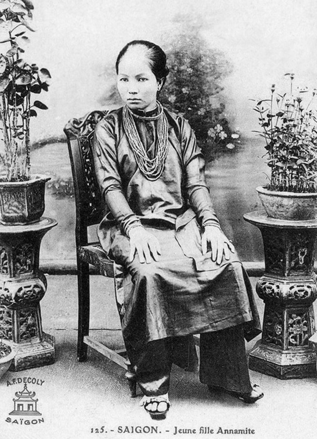 Tin cũ - Thời trang của phụ nữ S&agrave;i G&ograve;n xưa (H&igrave;nh 5).