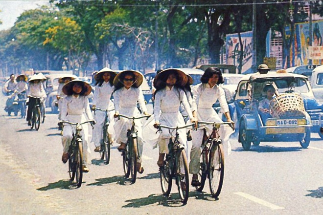 Tin cũ - Thời trang của phụ nữ S&agrave;i G&ograve;n xưa (H&igrave;nh 11).
