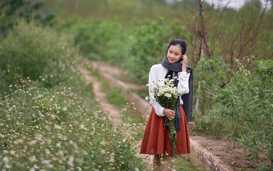 Dậy sóng mạng - Thiếu nữ dịu dàng cùng cúc họa mi xuống phố Hà Nội (Hình 8).